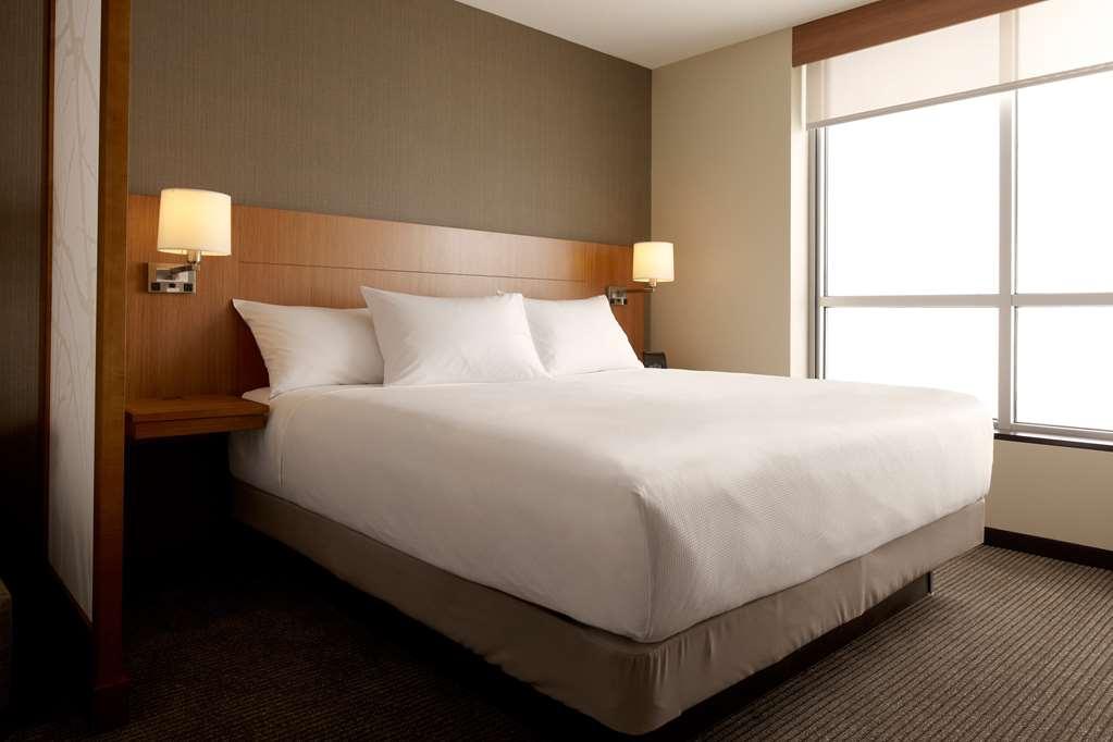 Hyatt House Indianapolis Hotel 3*